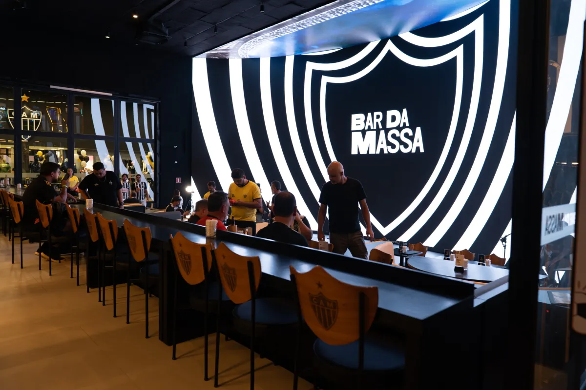 Atlético inaugura Bar da Massa com telão gigante em Lourdes