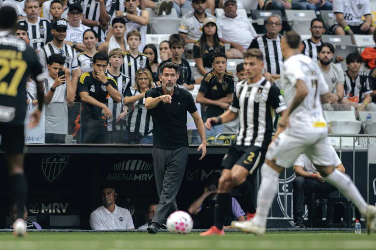 Domínguez empata com Milito em vitórias na Arena MRV