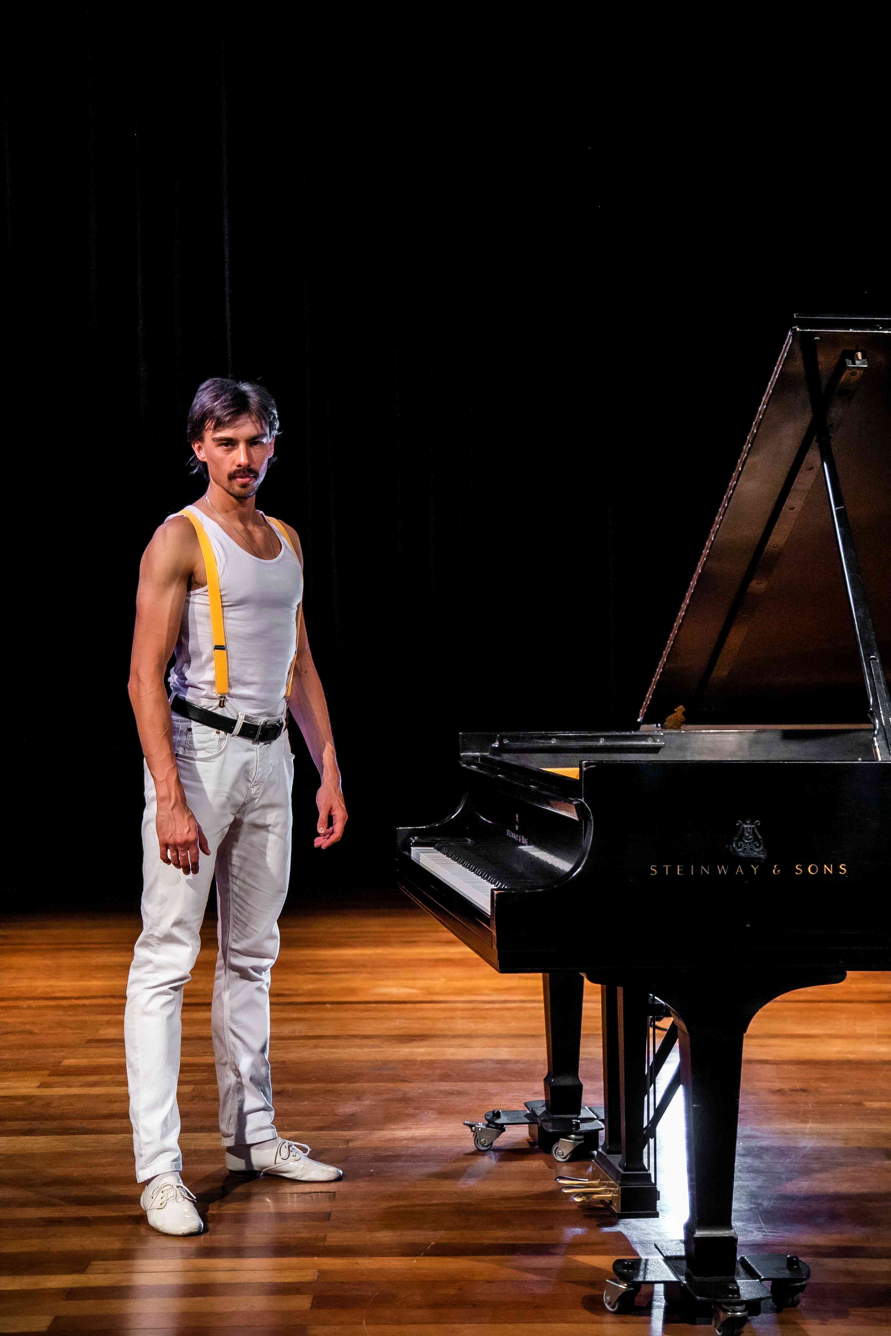 Bruno Hrabovsky traz releituras de Queen ao piano no Sesiminas