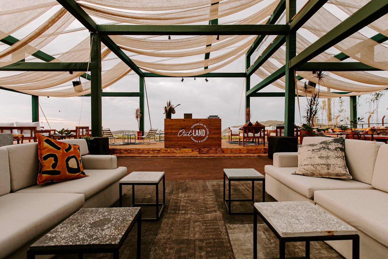 Outland — foto do ambiente