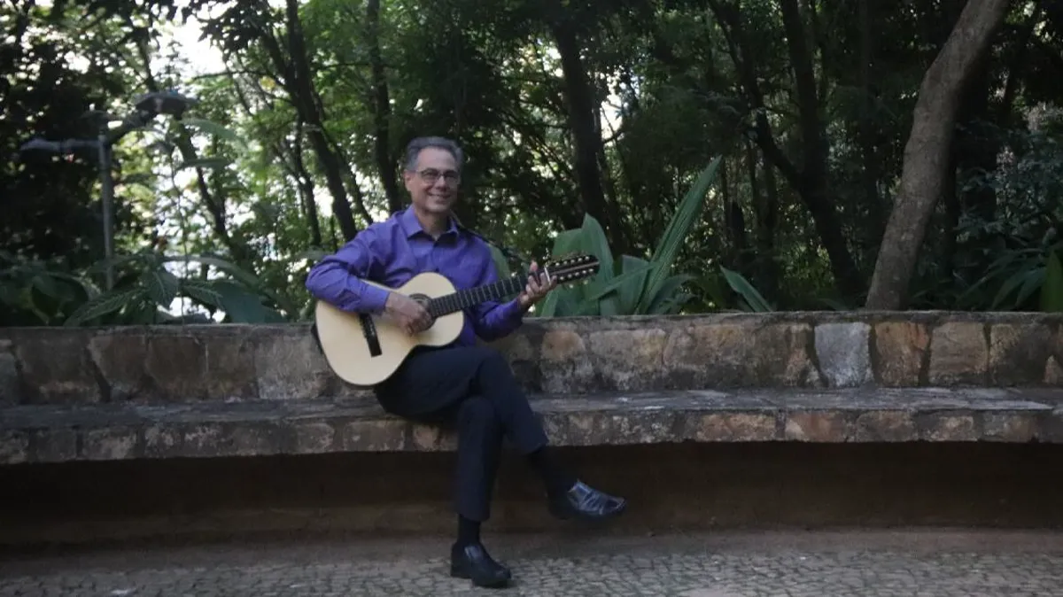 DÉCIO GOMES – CAMINHOS DO TEMPO – CELEBRANDO A VIDA COM MÚSICA E MOVIMENTO